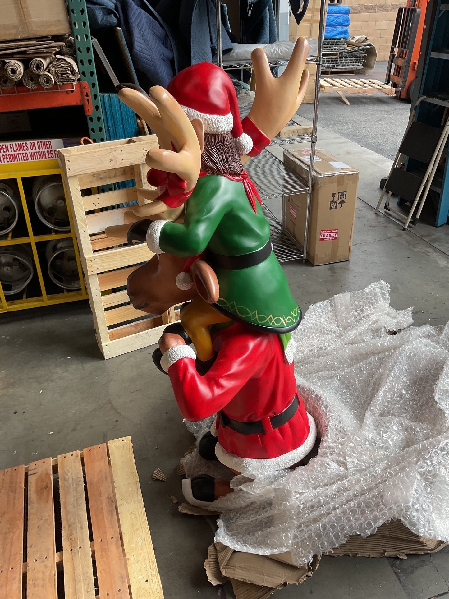 Elf Babbo And Reindeer Blitzen Life Size Statue