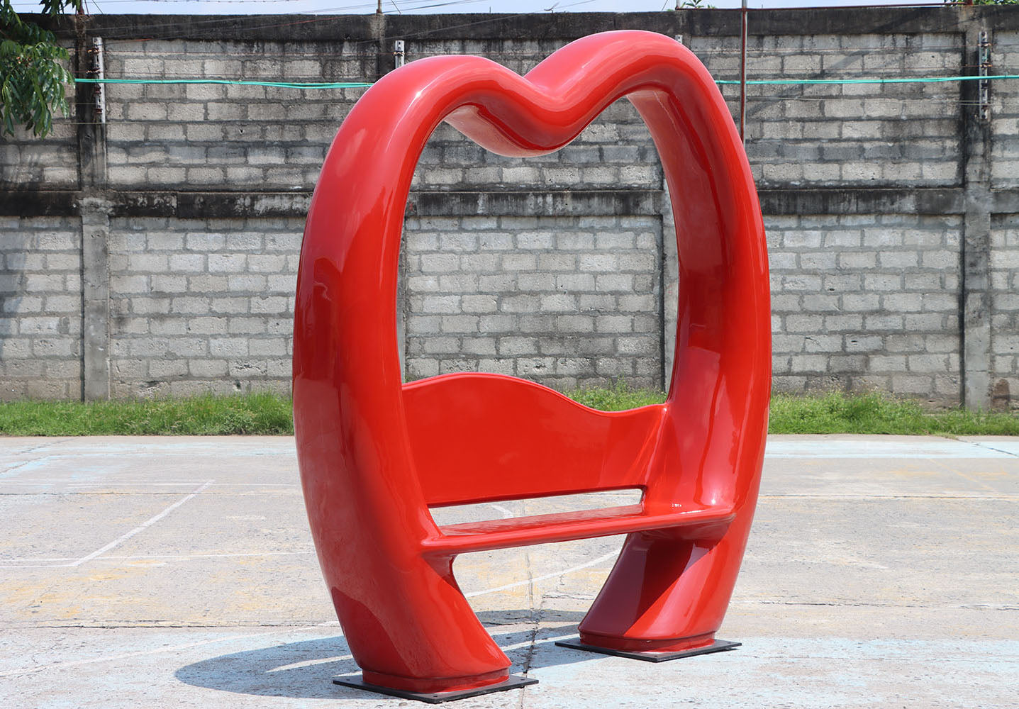 Lovers Lounge Bench Photo Op Statue